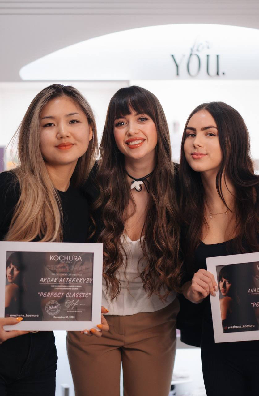 Snizhana with lash training graduates at FOR YOU Beauty Space